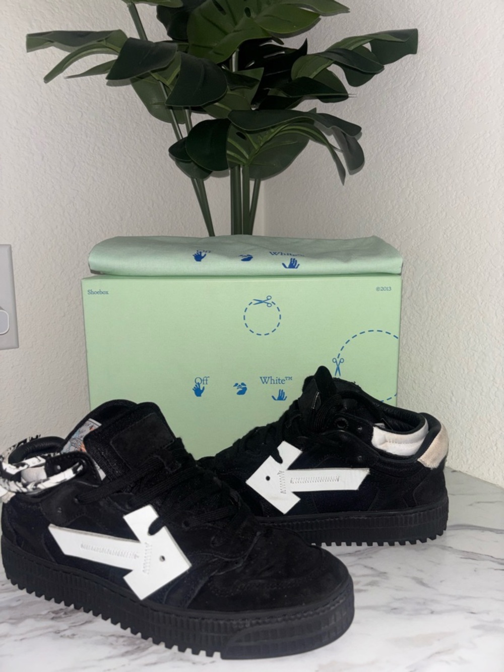 Off-White Kids Black Suede Sneakers with White Arrow 8